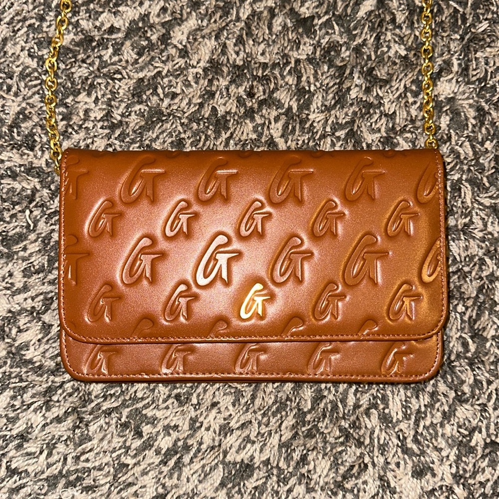 Glam-Aholic Wallet on Chain